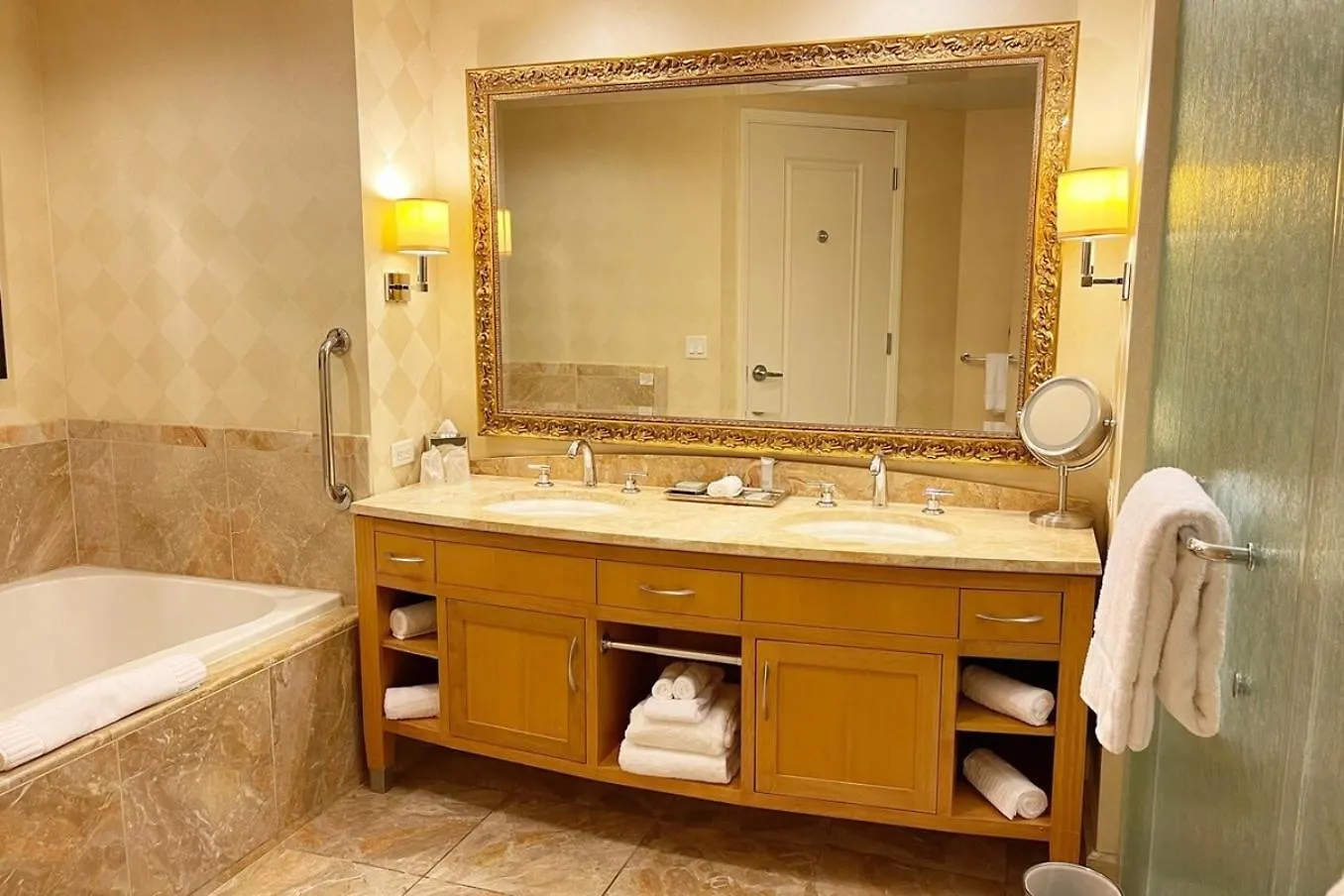 Five Star Trump Hotel No Resort And Cleaning Fees Las Vegas